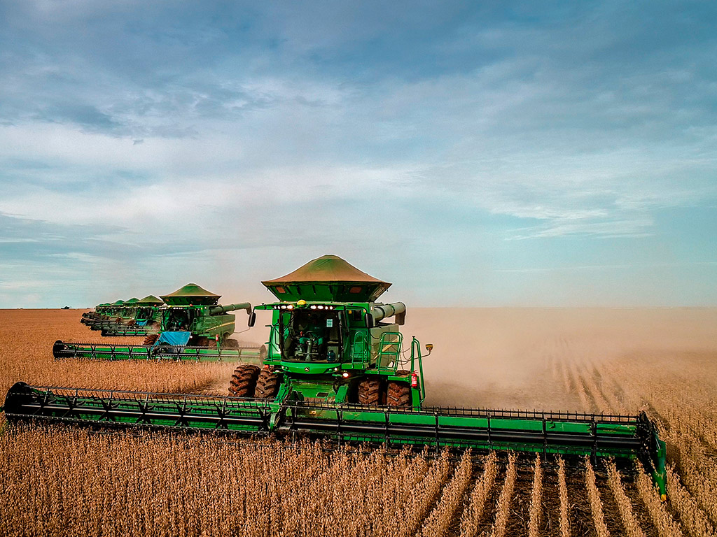 Tráfego de Máquinas Agrícolas Tráfego de Máquinas Agrícolas